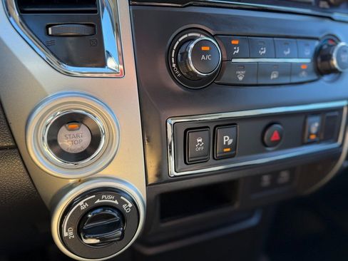 Used 2021 Nissan Titan SV image 22