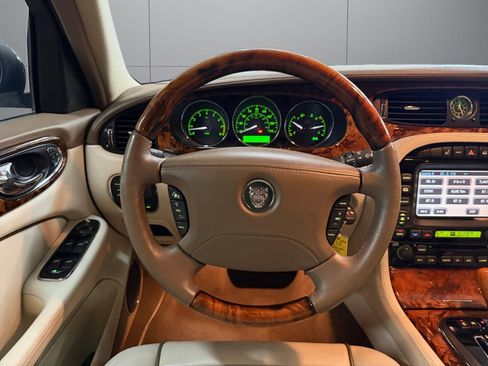 Used 2005 Jaguar XJ8 RWD image 13