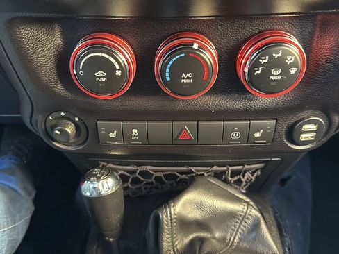 Used 2016 Jeep Wrangler Unlimited Sahara w/ Max Tow Package image 18