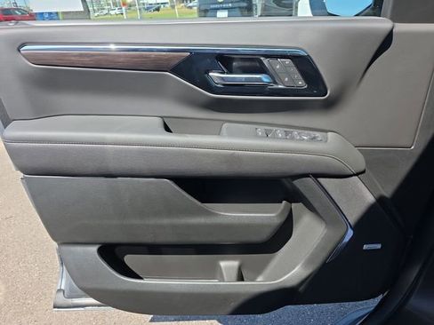 New 2026 Chevrolet Suburban Premier RWD image 18