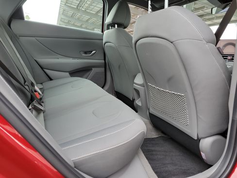 Certified 2025 Hyundai Elantra SEL image 25