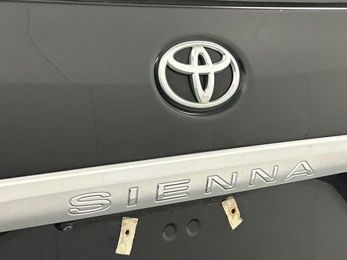 Used 2017 Toyota Sienna Limited image 24