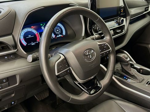 Used 2025 Toyota Highlander XSE AWD/4WD image 18
