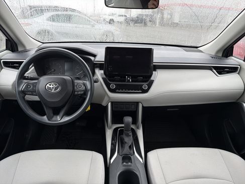 Used 2023 Toyota Corolla Cross L image 10