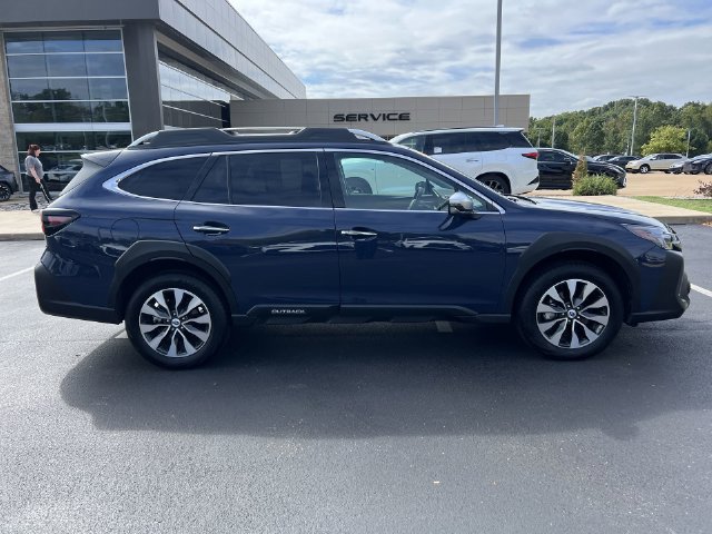 Used 2025 Subaru Outback Touring XT AWD/4WD image 2