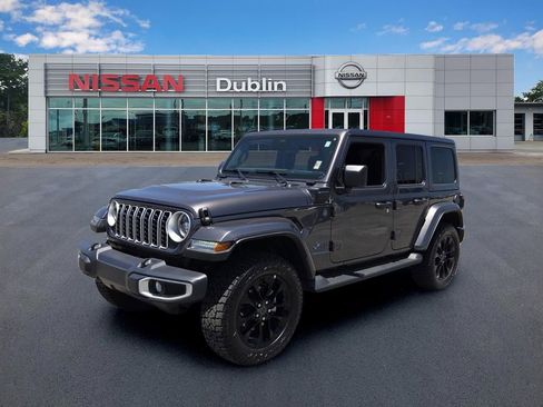 Used 2025 Jeep Wrangler Unlimited Sahara AWD/4WD image 1