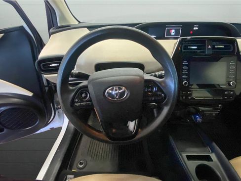 Used 2022 Toyota Prius LE image 11