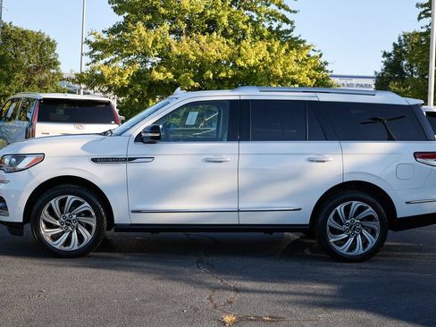Used 2022 Lincoln Navigator Reserve AWD/4WD image 23