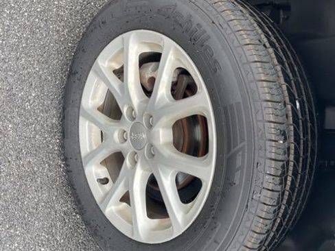 Used 2015 Jeep Cherokee Latitude image 9