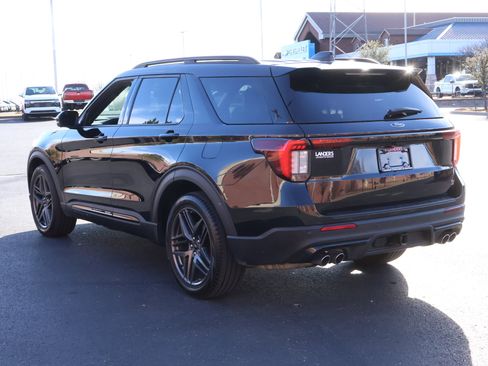 Used 2025 Ford Explorer ST image 7