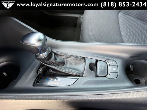 Used 2018 Toyota C-HR XLE FWD image 24