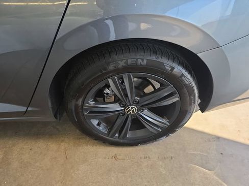 Used 2024 Volkswagen Jetta SE FWD image 21