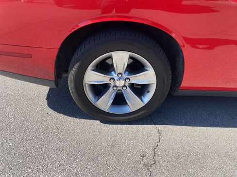 Used 2022 Dodge Challenger SXT RWD image 5