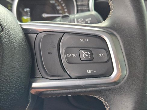 Used 2023 Jeep Wrangler Sahara image 32