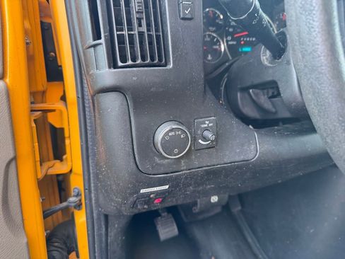 Used 2016 Chevrolet Express 3500 RWD image 12