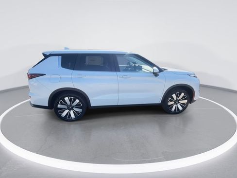 New 2025 Mitsubishi Outlander SE image 9