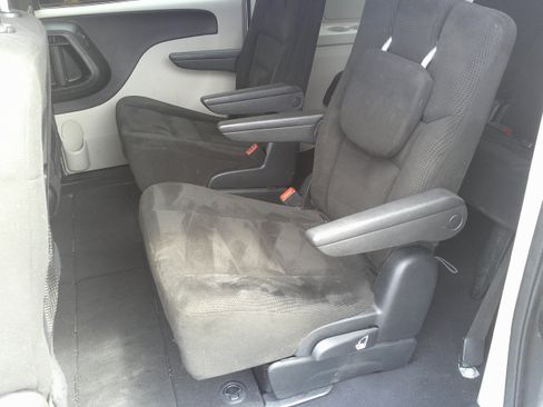 Used 2016 Dodge Grand Caravan SXT FWD image 22