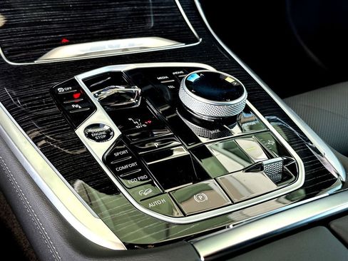 New 2026 BMW X7 xDrive40i w/ Executive Package image 13