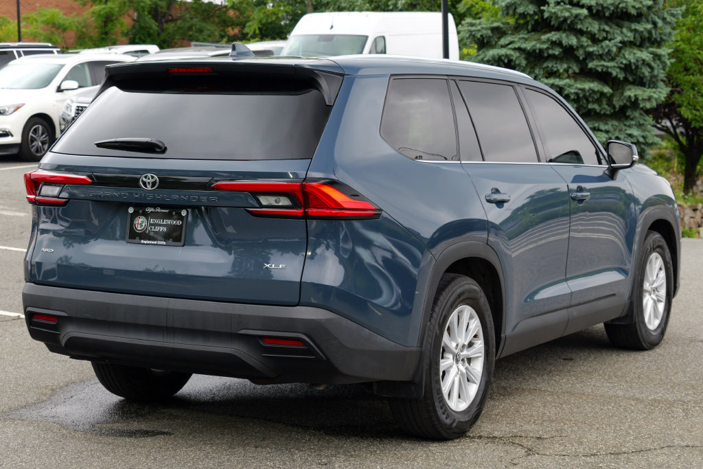 Used 2024 Toyota Grand Highlander AWD image 7