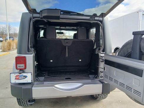 Used 2018 Jeep Wrangler Sahara w/ Connectivity Group image 17