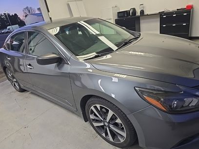 Used 2016 Nissan Altima 2.5 SR w/ LED Appearance Package
