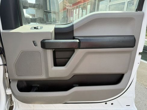 Used 2018 Ford F550 4x4 Regular Cab Super Duty image 18