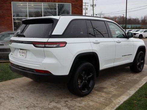 New 2025 Jeep Grand Cherokee Altitude image 30