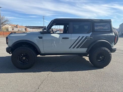 Used 2023 Ford Bronco Badlands image 7