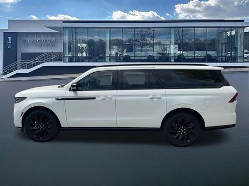 New 2025 Lincoln Navigator L Reserve w/ Jet Appearance Package image 4