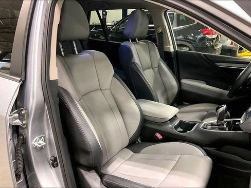 Used 2025 Subaru Outback Limited AWD/4WD image 7