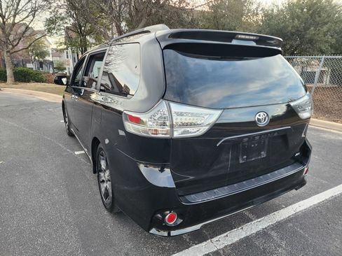 Used 2015 Toyota Sienna SE image 5
