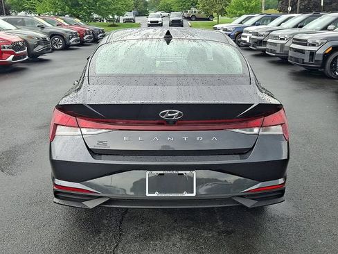 Used 2023 Hyundai Elantra SEL w/ Convenience Package FWD image 5