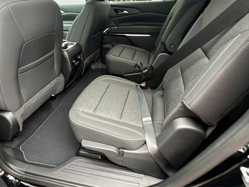 New 2026 Chevrolet Traverse LT image 17