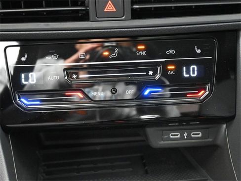 New 2026 Volkswagen Jetta SE image 4