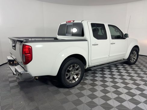 Used 2017 Nissan Frontier SL w/ Moonroof Package image 9