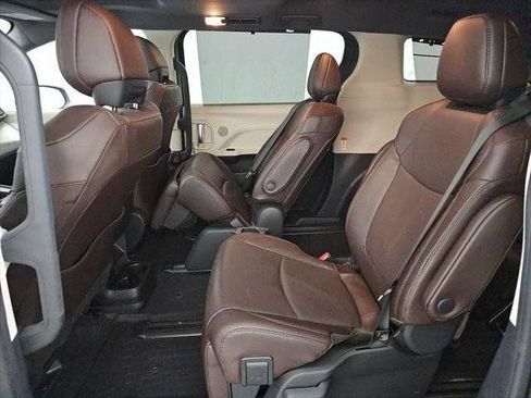 Used 2024 Toyota Sienna Platinum AWD/4WD image 39