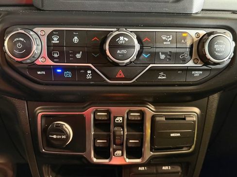 Used 2023 Jeep Wrangler Unlimited w/ Cold Weather Group AWD/4WD image 33