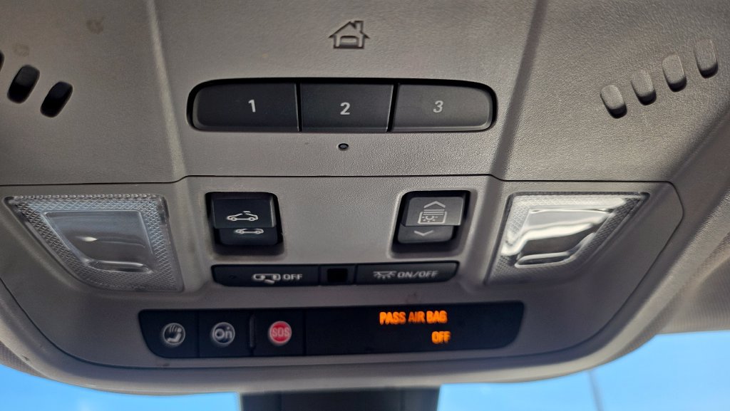 Used 2018 Chevrolet Equinox Premier FWD image 40