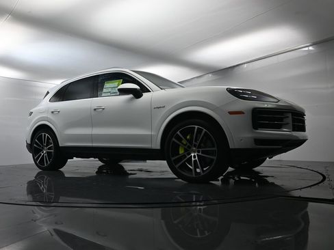 Certified 2026 Porsche Cayenne E-Hybrid image 58