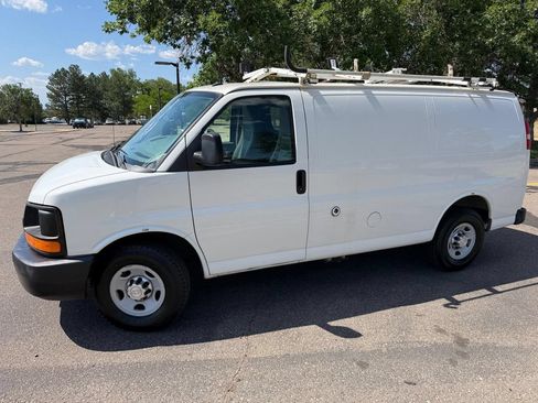 Used 2015 Chevrolet Express 2500 RWD image 2