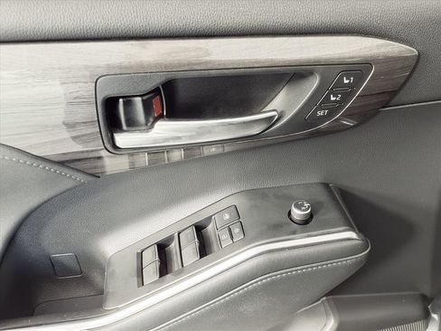 Used 2021 Toyota Highlander Platinum image 16
