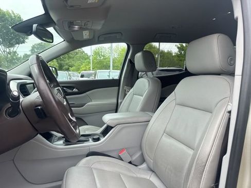 Used 2017 GMC Acadia SLT w/ LPO, Protection Package image 4