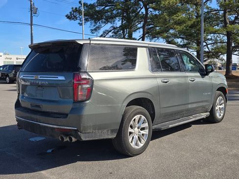 Used 2023 Chevrolet Suburban Premier image 3