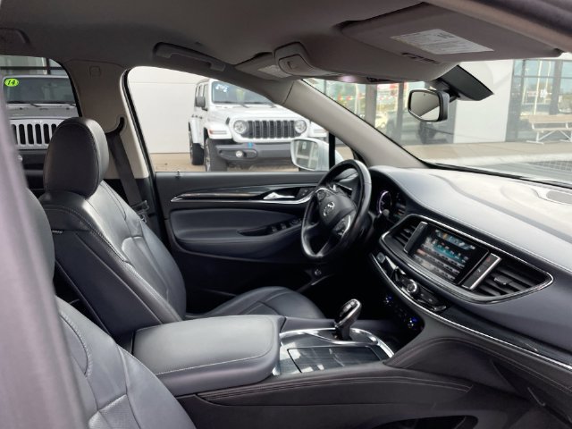 Used 2018 Buick Enclave Essence FWD image 17