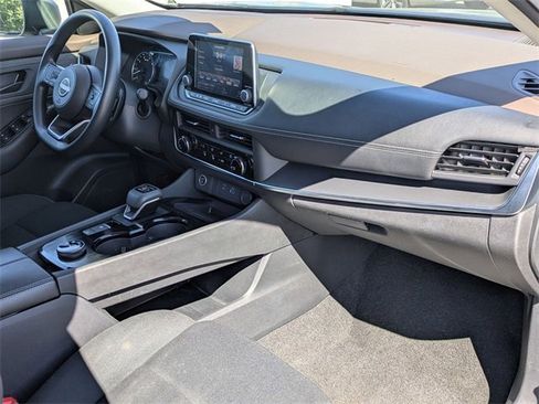 Used 2023 Nissan Rogue S image 29