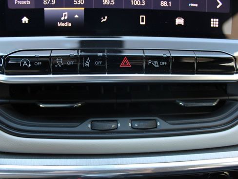 Certified 2023 Jeep Compass Limited w/ Sun and Sound Group AWD/4WD image 21