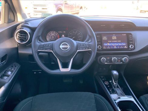 Used 2024 Nissan Kicks SV image 5