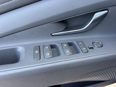 Used 2025 Hyundai Elantra SEL image 12