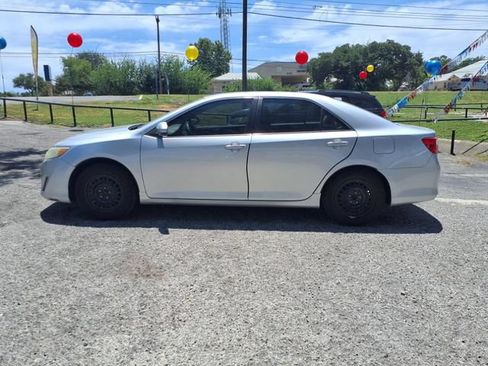 Used 2012 Toyota Camry FWD image 4