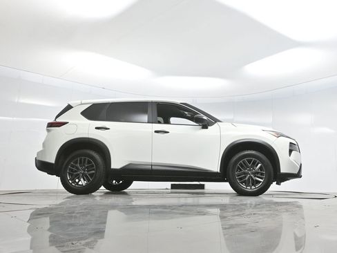 Used 2024 Nissan Rogue S image 62